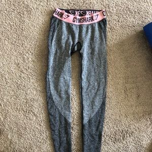 Ankle length gym shark leggings